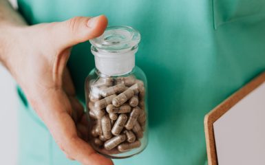 赴日看病是否一定要通过中介？